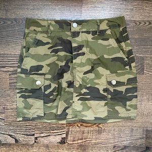 Camo mini skirt